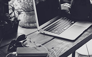 虫虫漫画写法观察：用我用一个最小例子带你过讲清把转发语拆回原句